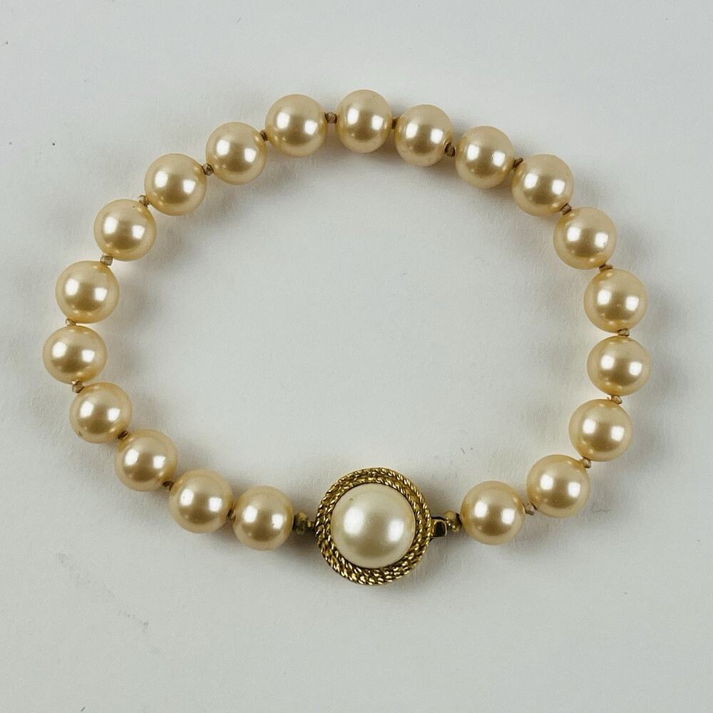 Vintage Signed Crown Trifari Gold Tone Metal Faux Pearl Beaded Bracelet Yellow